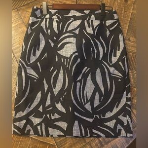 Ann Taylor Black and Gray  Pencil Skirt Knee-Length Petite size 2.